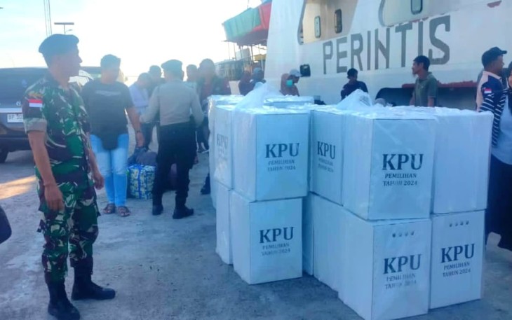 TNI AU Lanud Raden Sadjad Natuna Pastikan Keamanan Penumpang dan Logistik Pilkada di Pelabuhan Penagi 
