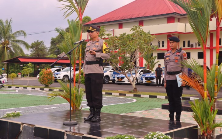 Kapolres Natuna saat Pimpin Apel Gelar Pasukan Operasi Keselamatan Seligi 2024