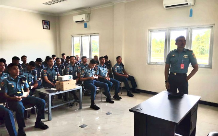 Komandan Wing Udara 3 saat Briefing Pembukaan Glagaspur U1 Wing Udara 3 TA 2024 di Ruang Rapat Mako Wing Udara 3 Biak, Papua, Rabu (7/2/2024).