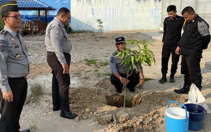 Lapas Binjai saat Tanam Pohon di seputaran Blok Hunian, Selasa (06/02/2024).
