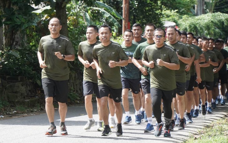 embinaan Fisik (Binsik) Siang dengan lari siang 10 k di Kesatrian Wing Udara 1 Tanjungoinang, Kamis (17/1/2024).