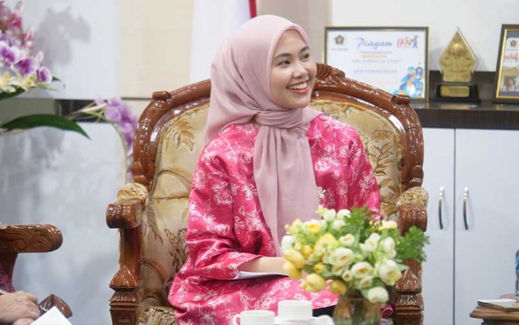 Ketua TP PKK Bintan Hafizah Rahmadani saat menerima kunjungan Audiensi Pimpinan Utama PT. JAPFA di Ruang Pertemuan Kantor Bandar Seri Bentan, Selasa (06/02).