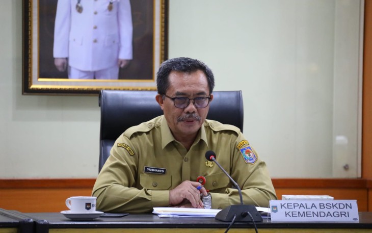 Kepala BSDKN Yusharto Huntoyungo saat memberi sambutan dalam acara Webinar Kolaborasi Pemanfaatan Proyek Perubahan dalam Pelaporan Sistem Indeks Inovasi Daerah (IID) dan Aplikasi Tuxedovation. Kegiatan tersebut dilakukan secara daring dari Aula BSKDN pada Selasa, 9 Januari 2024