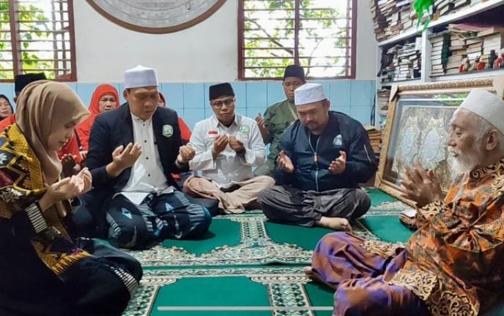 Atikoh Ganjar saat Bersilaturahmi ke Kediaman Abuya Muhtadi Pandeglang Banten