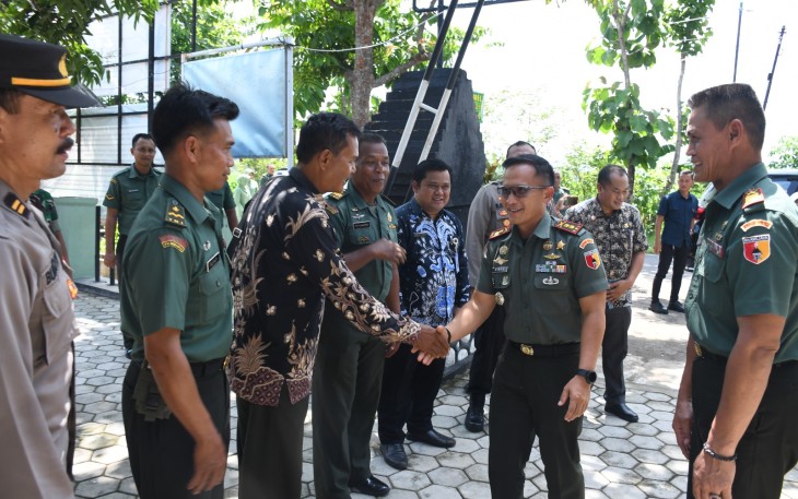Dandim 0802/Ponorogo Berikan Bantuan Sosial Kepada Warga Kurang Mampu