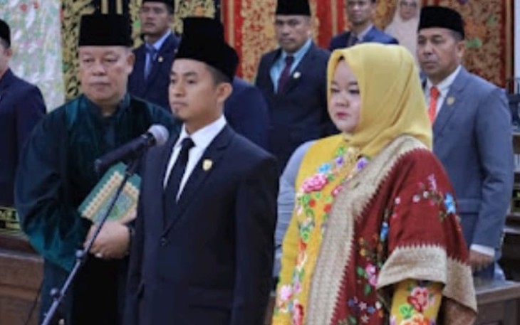 Ketua DPRD Kabupaten Pasaman Nelfri Asfandi, S. Pt dari Partai PKS dalam sidang paripurna pelantikan dan pengambilan sumpah pimpinan DPRD Pasaman di ruang sidang, Kamis (10/10/2024)