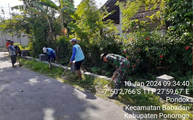 nggota Koramil Tipe B 0802/03 Babadan, Kodim 0802/Ponorogo yang setiap hari bertugas menjadi Bintara Pembina Desa (Babinsa) Ngrambang
