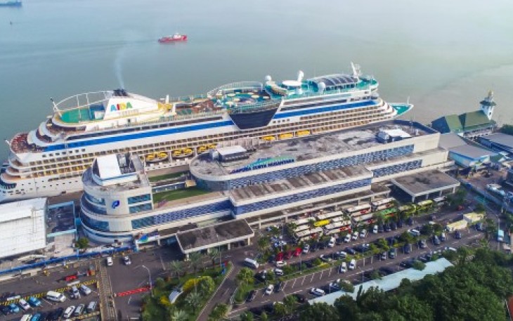 Kapal Pesiar MV. Aidabella saat sandar di Pelabuhan Tanjung Perak