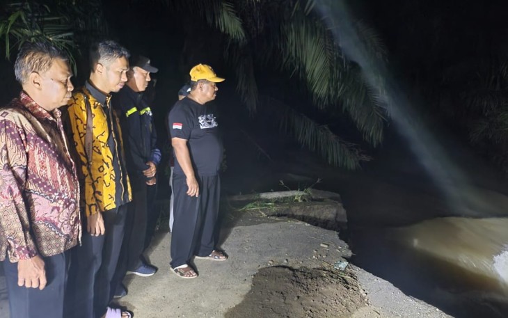 H Daliyus Tinjau Langsung Lokasi Terdampak Banjir di Kinali