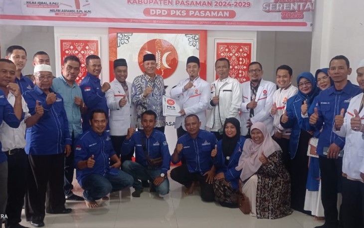 Sabar AS Daftarkan Diri ke DPD PKS Dan DPD Partai Gerindra Kabupaten Pasaman