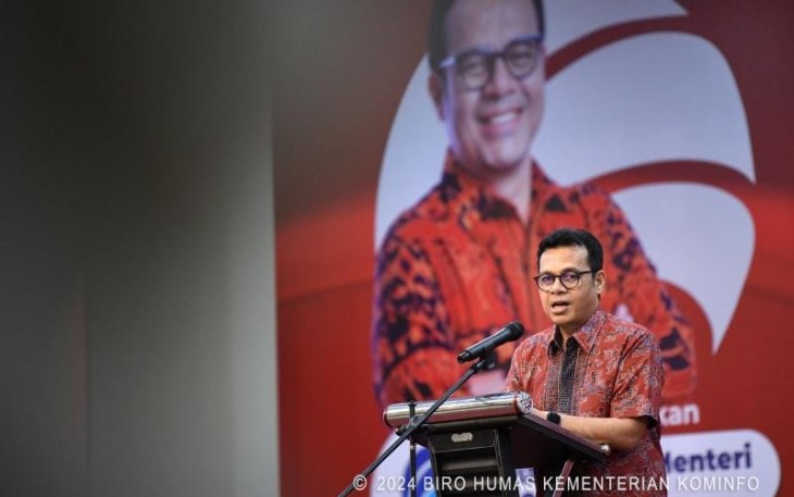 Wakil Menteri Komunikasi dan Informatika Nezar Patria dalam sambutan Penyerahan Hadiah National Math & English Olympiad ULBI di Bandung, Kamis (11/01/2024).