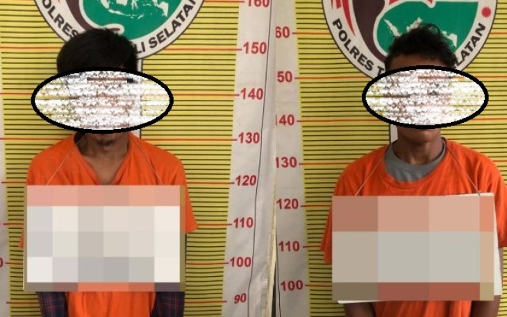 Kedua tersangka saat diamankan Sat Resnarkoba Polres Tapsel untuk pemeriksaan lebih lanjut