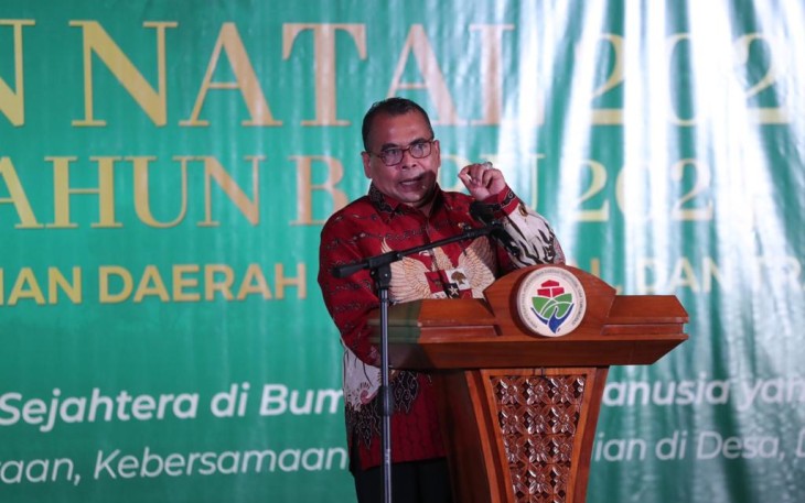 Wamendes PDTT Paiman Raharjo saat menghadiri Perayaan Natal 2023 dan Syukur Tahun Baru 2024 Kementerian Desa PDTT di Gedung Makarti Muktitama, Jumat (26/1/2024).