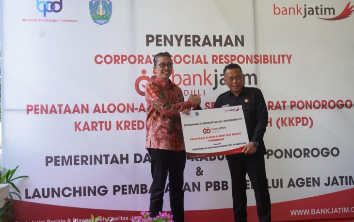 Bank Jatim Serahkan CSR ke Pemkab Ponorogo  