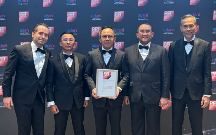 Penghargaan “Asia Pacific - Petchem Deal of The Year” diterima oleh Direktur Utama KPI - Taufik Aditiyawarman didampingi oleh Direktur Keuangan KPI – Fransetya Hasudungan Hutabarat dan Direktur Utama PT KPB – Feri Yani dalam ajang “PFI Awards Dinner Tahun 2023”, di London, Inggris tanggal 21 Februari 2024.