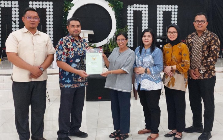 BPN Palangka Raya Serahkan Sertifikat Rumah Ibadah Gratis Tanpa Biaya