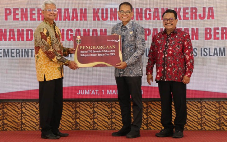Bank Jatim Berikan Penghargaan ke Pemkab Ngawi