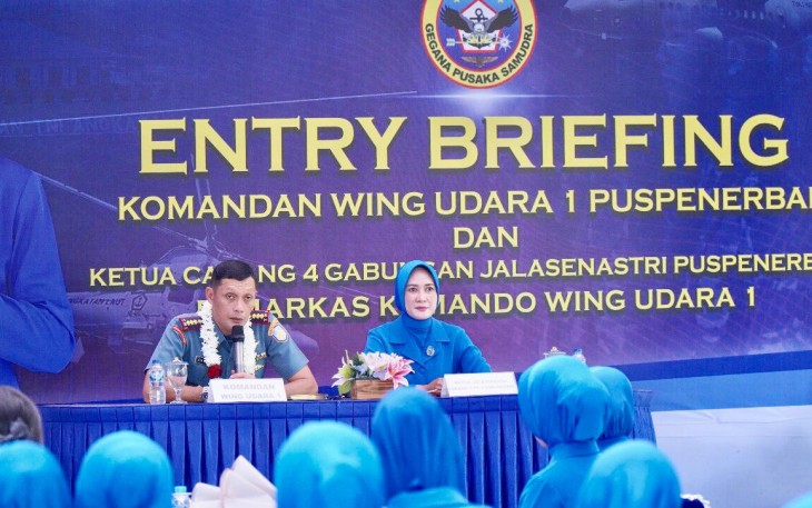 Prajurit Wing Udara 1 Puspenerbal Tanjungpinang menyambut Komandan barunya dengan gembira, dilanjutkan dengan Entry Briefing dari Kolonel Laut (P) Gugus Wahyu Setyo Utomo dan Ketua Cabang 4 Pengurus Gabungan Jalasenastri Puspenerbal yang digelar di Gazebo Wing Udara 1 Tanjungpinang, Kamis (29/2/2024)
