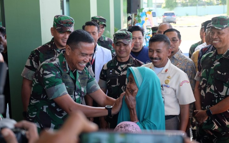 Pangdam IX/Udayana saat meninjau kesiapan fasilitas kesehatan