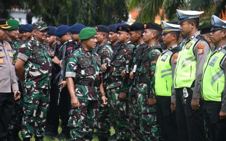Ribuan personel TNI-Polri disiapkan untuk mengamankan kunjungan kerja Presiden Joko Widodo di Kabupaten Madiun. Dalam agendanya besok (8/3), Presiden Joko Widodo akan meresmikan Inpres Jalan Daerah (IJD) di Dungus