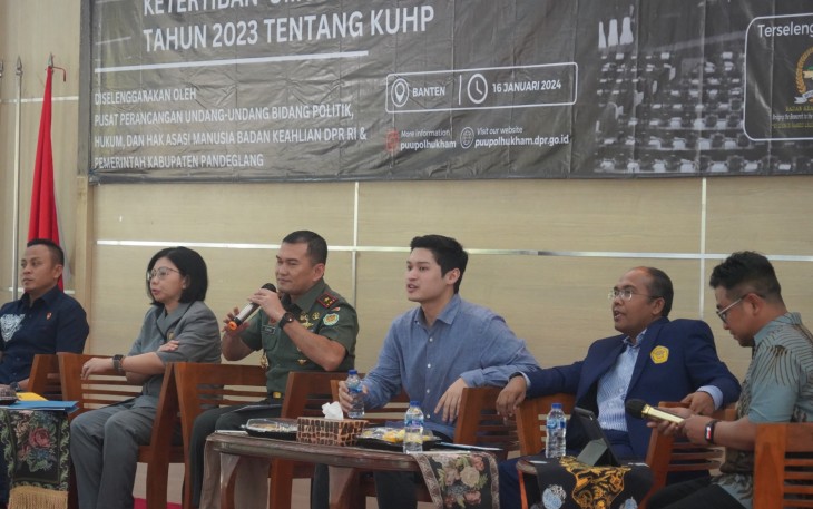 Danrem 064/MY Brigjen TNI Fierman Sjafirial Agustus menjadi Narasumber Fokus Group Discussion dengan pembahasan pengaturan tindak pidana terhadap keamanan Negara dan tindak pidana terhadap ketertiban umum dalam UU No 1 Tahun 2023 tentang KUHP, Selasa (16/01/2024)