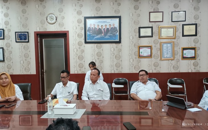 Management Pelindo IV Bitung saat jumpa pers dengan awak media