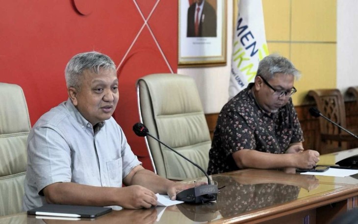 Deputi Bidang UKM KemenKopUKM, Hanung Harimba Rachman saat diskusi dengan perwakilan AKSI dan K/L terkait di kantornya, Jumat (23/2).