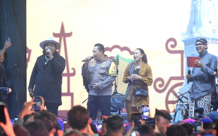 Kapolri menyambut baik penciptaan lagu 'Polisi Jagoanku' yang dibawakan khusus oleh Ndarboy Genk dalam acara pentas seni dan budaya di Yogyakarta. 