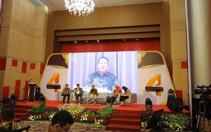 Bamsoet saat Seminar dalam rangka HUT ke-4 Kelompencapir dan sekaligus Peluncuran Buku “Kapita Selekta Hukum Perdata dan Kenotariatan" secara daring dari Kebumen, Jumat (2/2/24).