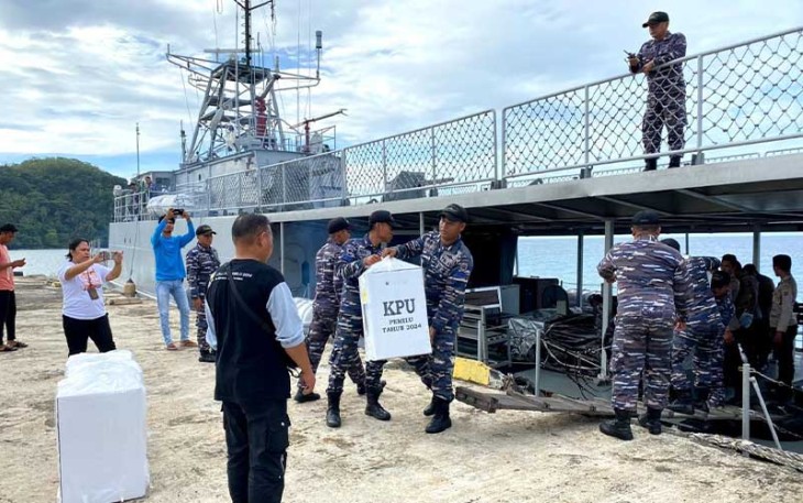 TNI AL Distribusikan Kotak Suara ke Pulau Terdepan Indonesia