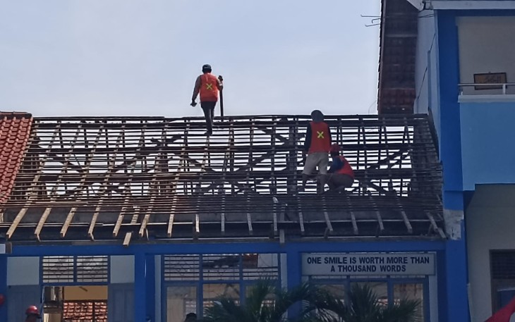 Pekerjaan Proyek Rehabilitasi Ruang Kelas di UPTD SMP Negeri 2 Sindang Kabupaten Indramayu. 