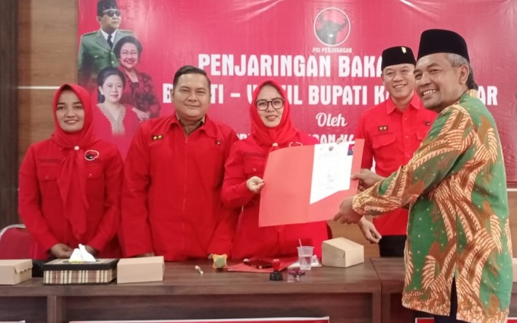 Ketua DPC PKB Karanganyar Sulaiman Rosyid mendaftar sebagai Bacawabup Karanganyar, di kantor DPC PDI Perjuangan Karanganyar, Senin (27/5/2024).