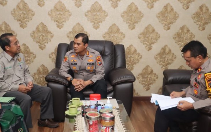 Kapolres Tapsel, AKBP Yasir Ahmadi, saat menerima kunjungan silaturahmi Baznas Paluta