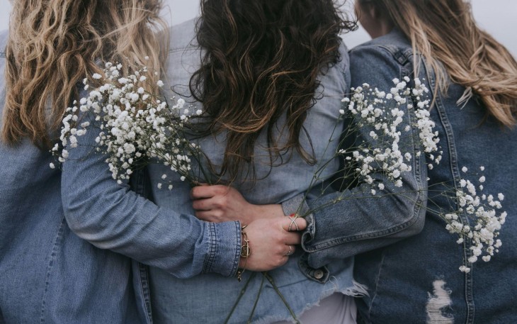 Foto Ilustrasi: kakak dan adik (Foto: unsplash.com)