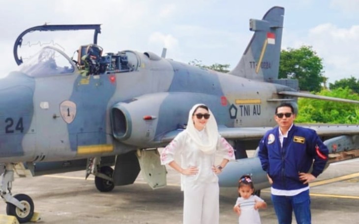  Wakil Bupati Bintan Ahdi Muqsith bersama Pj. Wali Kota Tanjungpinang mendampingi Gubernur Kepulauan Riau Ansar Ahmad yang ikut menyambut kedatangan tiga pesawat tempur Hawk 100/200 Skadron Udara 1 Lanud Supadio Pontianak di Bandara Raja Haji Fisabilillah (RHF), Jumat (16/02)