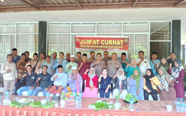 Foto bersama usai acara