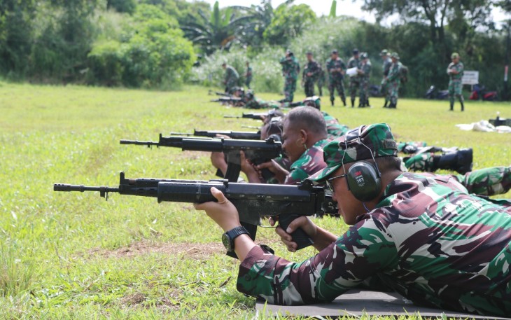 Latihan Menembak
