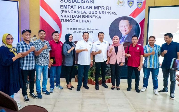 Bamsoet dalam Sosialisasi Empat Pilar MPR RI di hari ke-4 di Dapil-7 Jawa Teengah bersama keluarga besar IMI Kabupaten Kebumen, di Hotel Mexolie, Kebumen, Minggu (21/1/24).