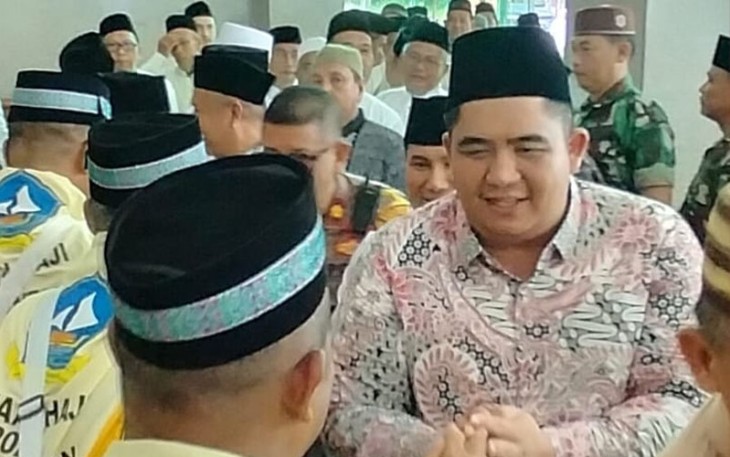 Bupati Bintan Roby saat Lepas 82 Calon Jemaah Haji Asal Kabupaten Bintan di Masjid Besar Baitul makmur kecamatan Bintan Utara.