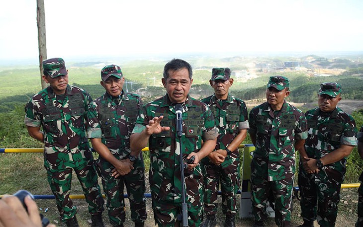 Kasad Jenderal TNI Maruli Simanjuntak, M.Sc., saat melakukan peninjauan ke lokasi Ibu Kota Nusantara (IKN) di Kecamatan Penajam Paser Utara, Kutai Kartanegara, Kalimantan Timur (Kaltim), Rabu (21/2/2024) 
