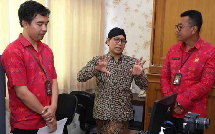 Mendes PDTT, Abdul Halim Iskandar yang akrab disapa Gus Halim ini dalam kunjungannya ke Desa Tegal Harum, Kecamatan Denpasar Barat, Denpasar, Bali, Jumat (26/1/2024).