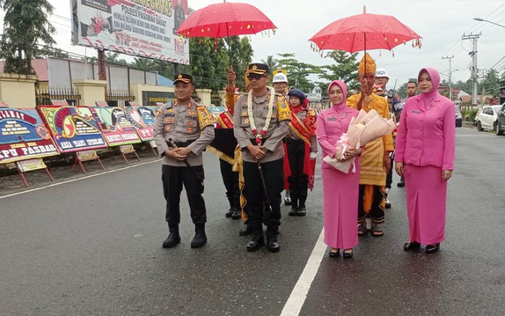 Apel Farewell And Welcome Kapolres Pasaman Barat dari Pejabat lama AKBP Agung Basuki,SIK, MM, kepada Pejabat baru AKBP Nurhadiansyah,S.I.K., di mapolres setempat, Rabu (17/1/2024).