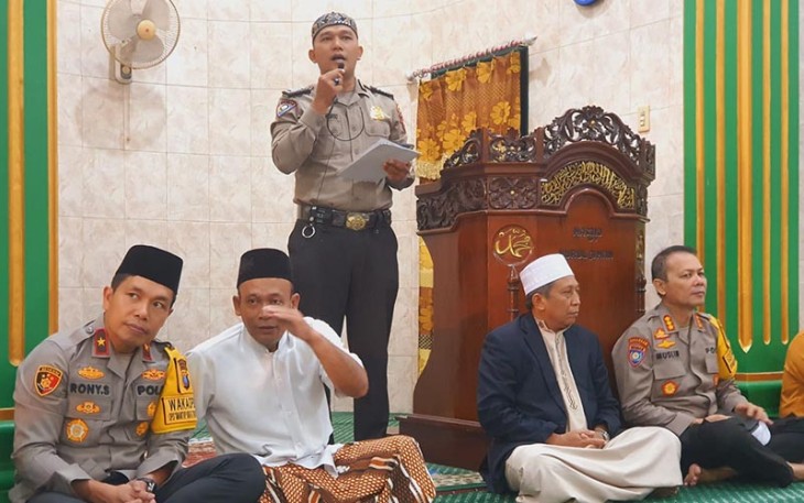 Kapolsek Patumbak Dampingi Waka Polda Sumut Safari Subuh