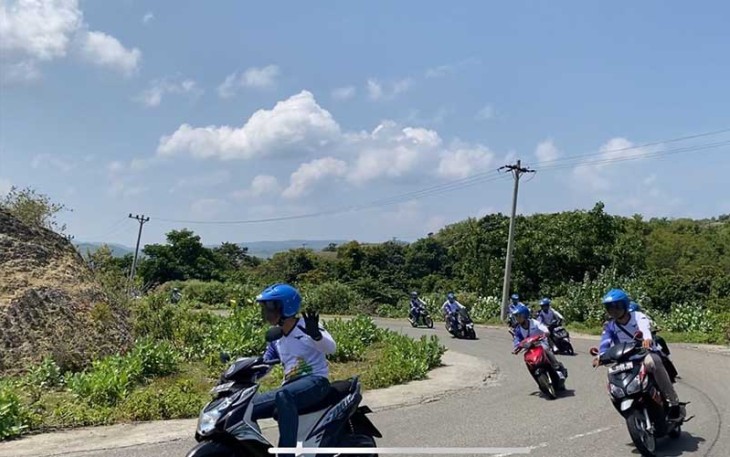 Personel Lanudal saat Bersepeda Motor di Puncak Bukit Suharto, Lamreh, Kec. Mesjid Raya, Kabupaten Aceh Besar NAD, Minggu (11/2/2024).