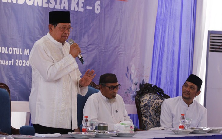 SBY saat menghadiri acara Silaturahmi SBY Dengan Ulama dan Tokoh Masyarakat Lumajang di Pondok Pesantren Roudlotul Ma'rifat pimpinan KH Ahmad Umar Faruq , Sabtu (27)1/2024)