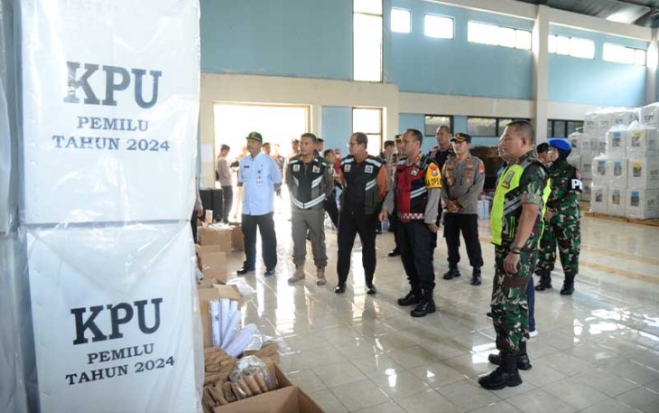 Forkopimda Kota Madiun Gelar Patroli Gabungan  di wilayah Kota Madiun, Selasa (6/2/2024).