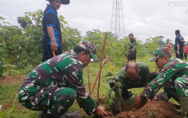 Kodim 0802/Ponorogo Hijaukan Lingkungan