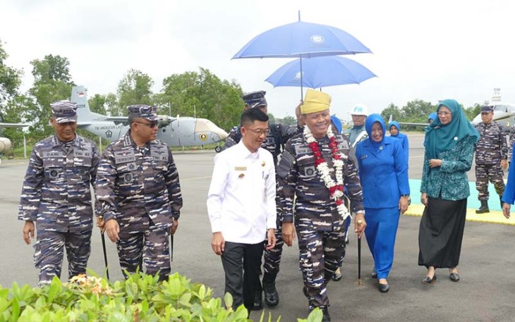 Danpuspenerbal saat Tiba di Lanudal Tanjungpinang