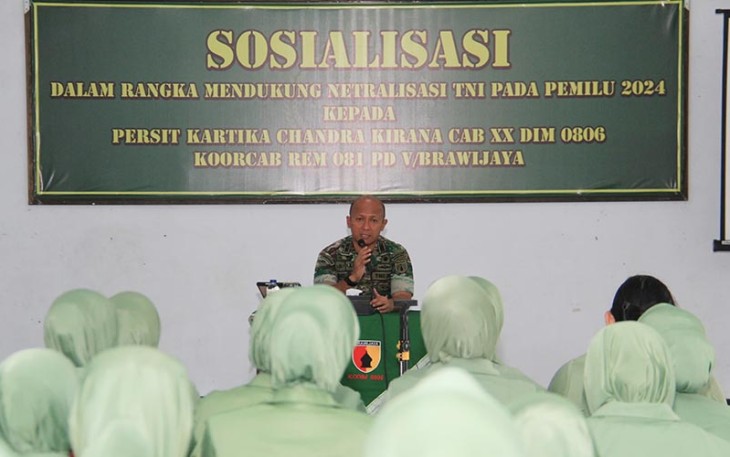 Dandim 0806/Trenggalek saat Pimpin Sosialisasi Netralitas TNI bagi Anggota Persit