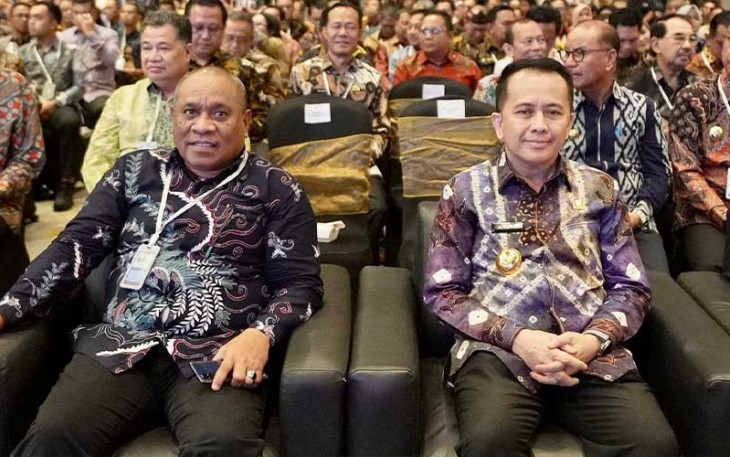 Pj Gubernur Sumatera Selatan (Sumsel) Agus Fatoni (kanan) saat menghadiri Rakor Pengawasan dan Pengendalian BKN Tahun 2024 bertema ‘Mewujudkan Netralitas Aparatur Sipil Negara (ASN) dalam Bingkai Meritokrasi Menuju Birokrasi Berkelas Dunia’ di The Stones Hotel Bali, Selasa (06/2/2024). 